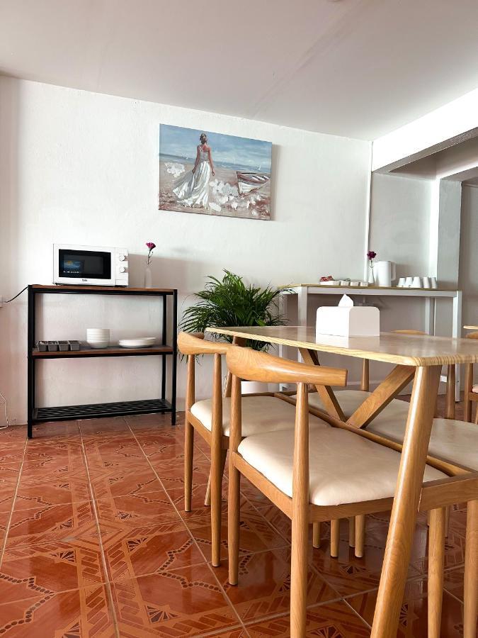 Montana Hotel & Hostel Phuket Karon Екстер'єр фото