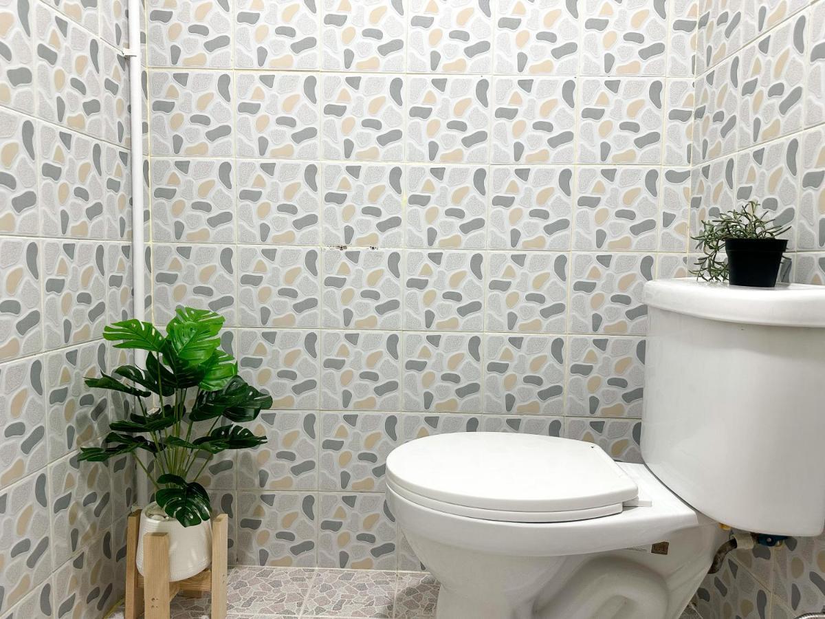 Montana Hotel & Hostel Phuket Karon Екстер'єр фото