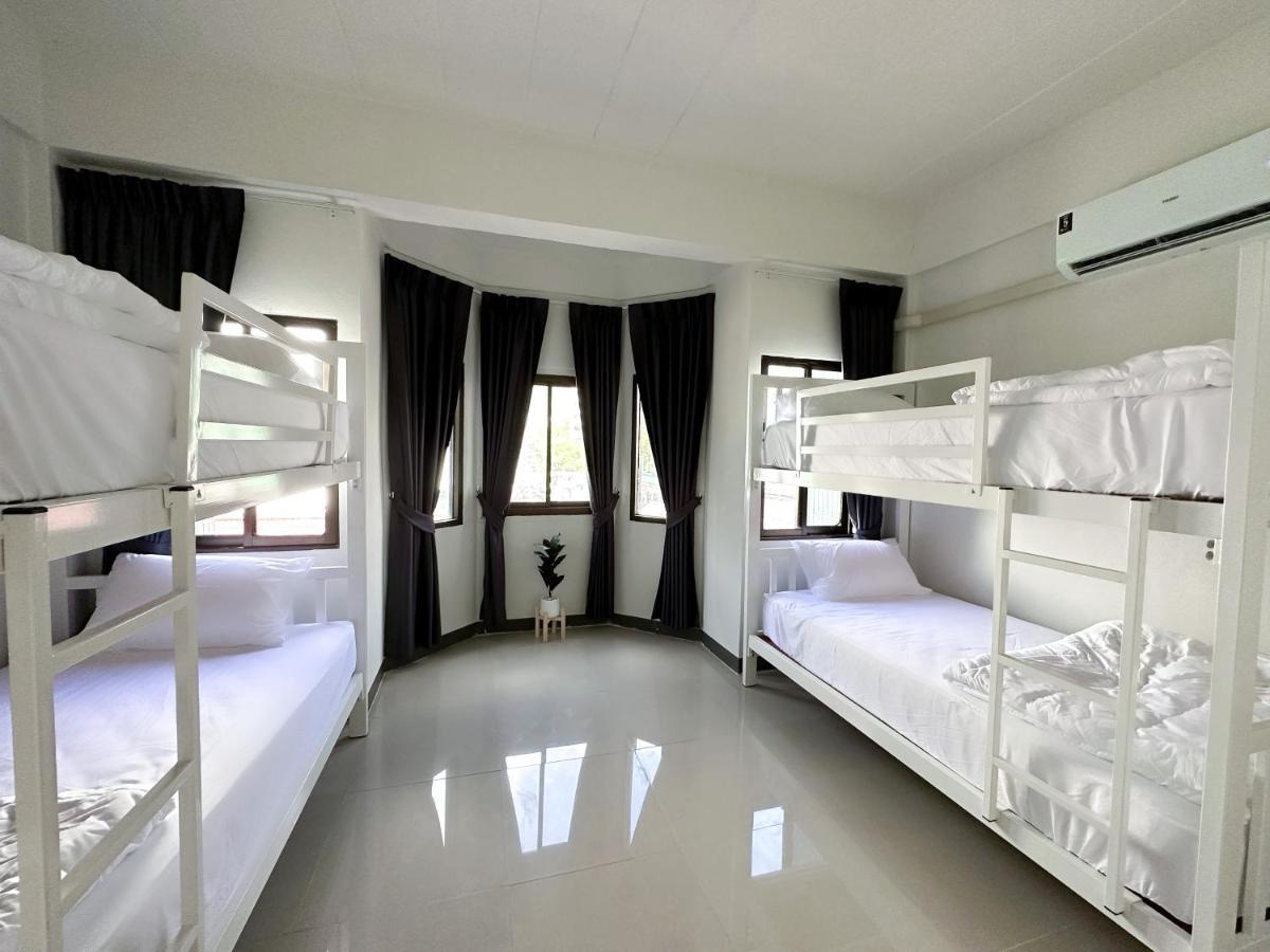 Montana Hotel & Hostel Phuket Karon Номер фото