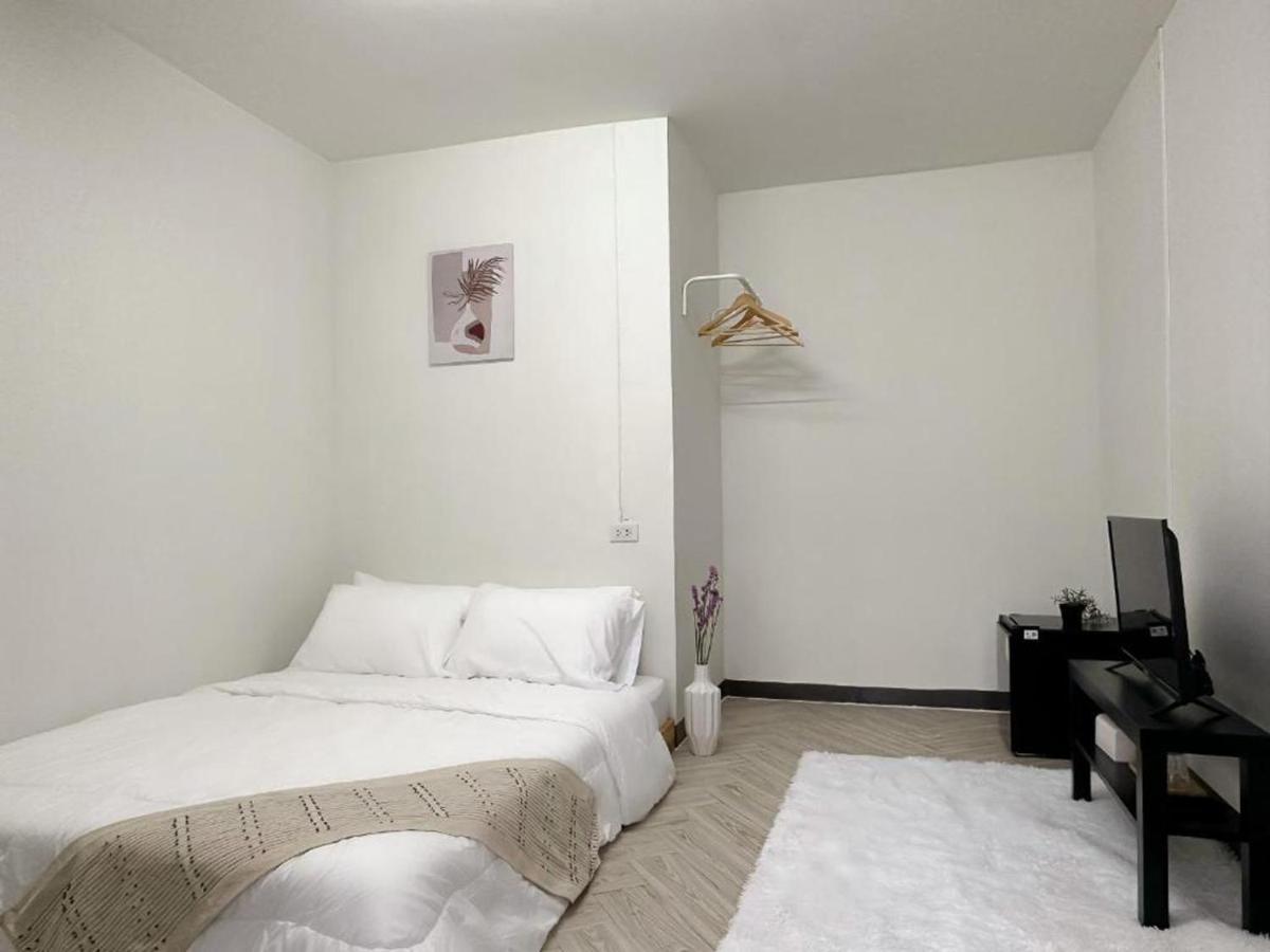 Montana Hotel & Hostel Phuket Karon Екстер'єр фото