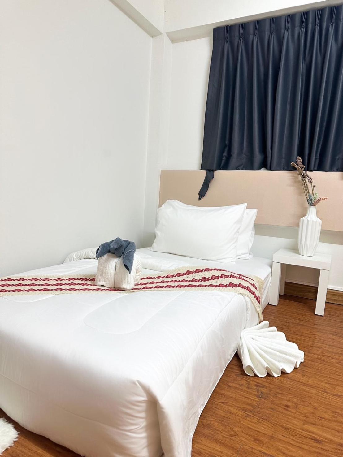 Montana Hotel & Hostel Phuket Karon Екстер'єр фото