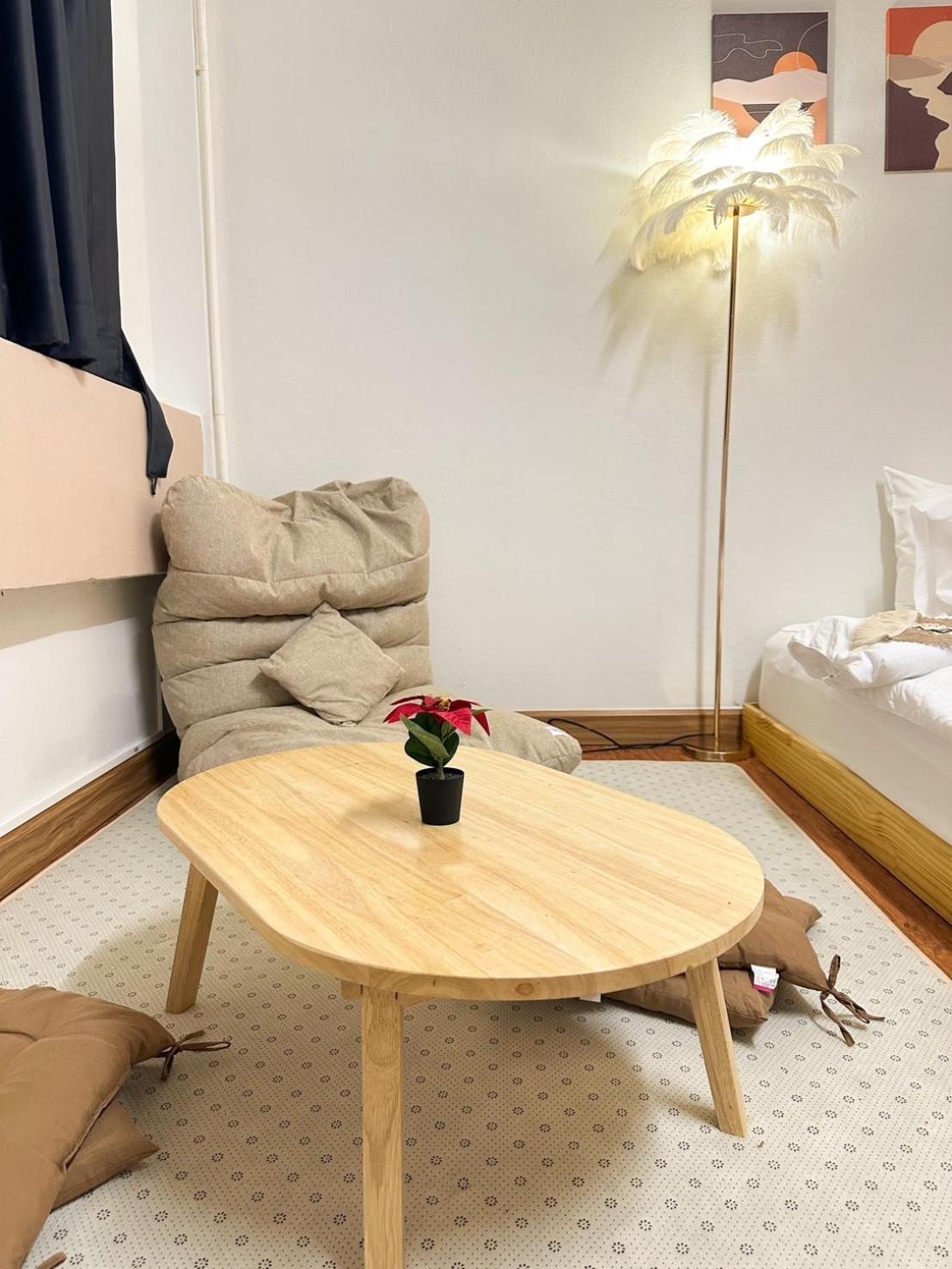 Montana Hotel & Hostel Phuket Karon Екстер'єр фото