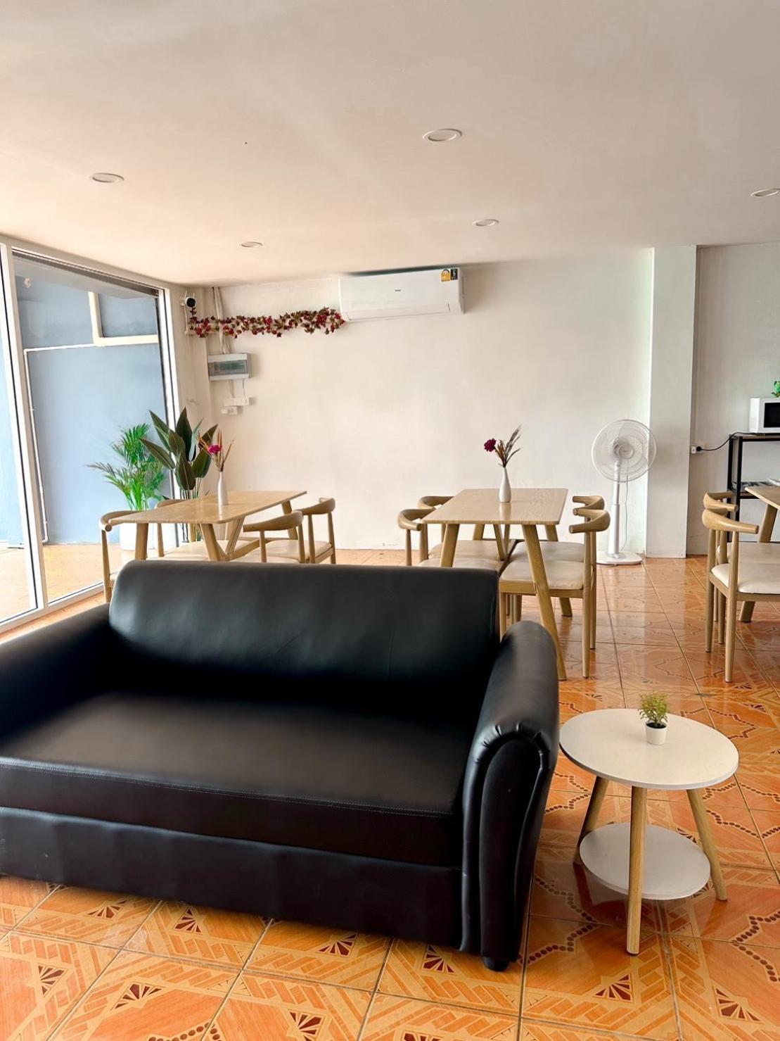 Montana Hotel & Hostel Phuket Karon Екстер'єр фото