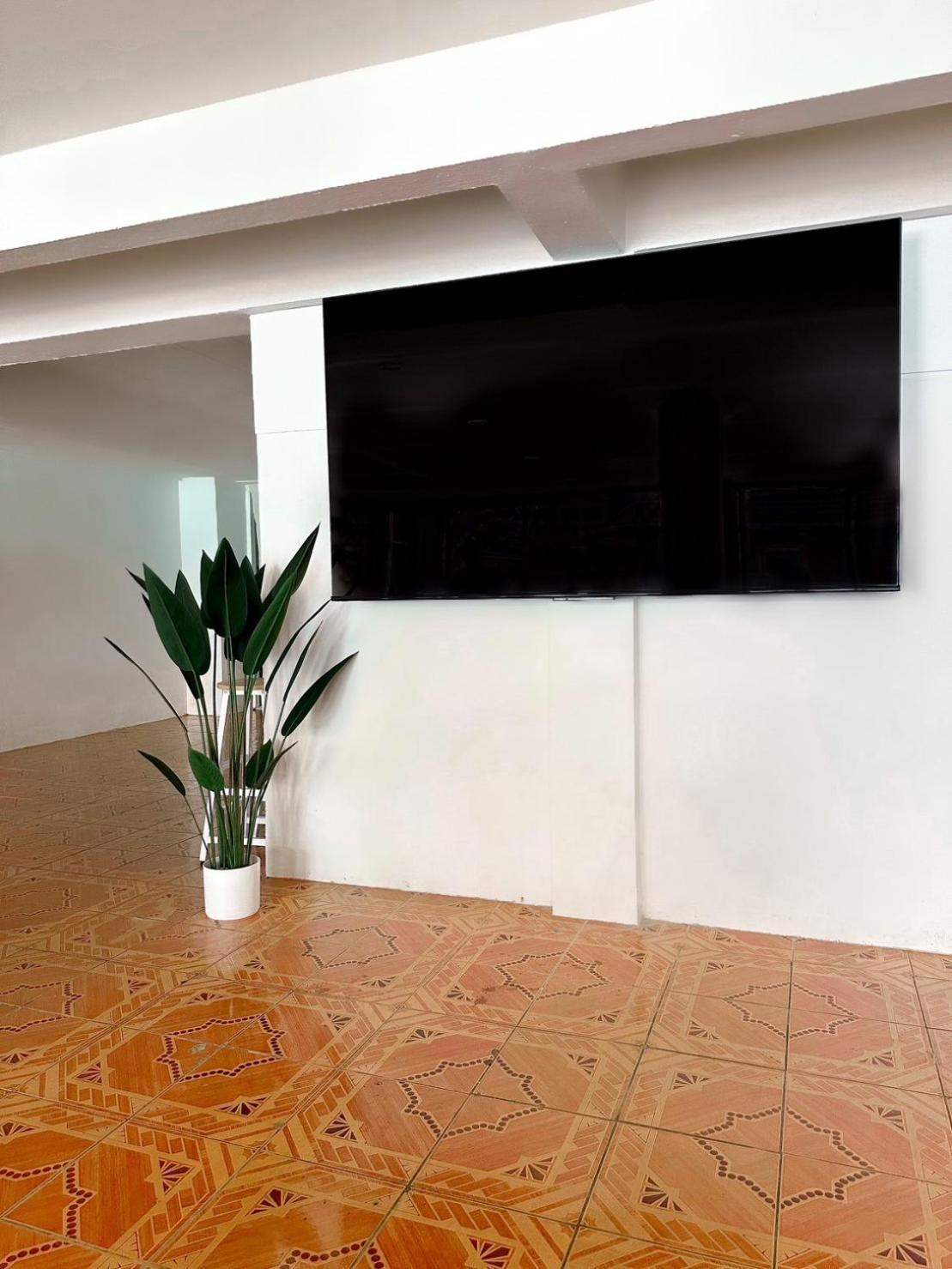 Montana Hotel & Hostel Phuket Karon Екстер'єр фото
