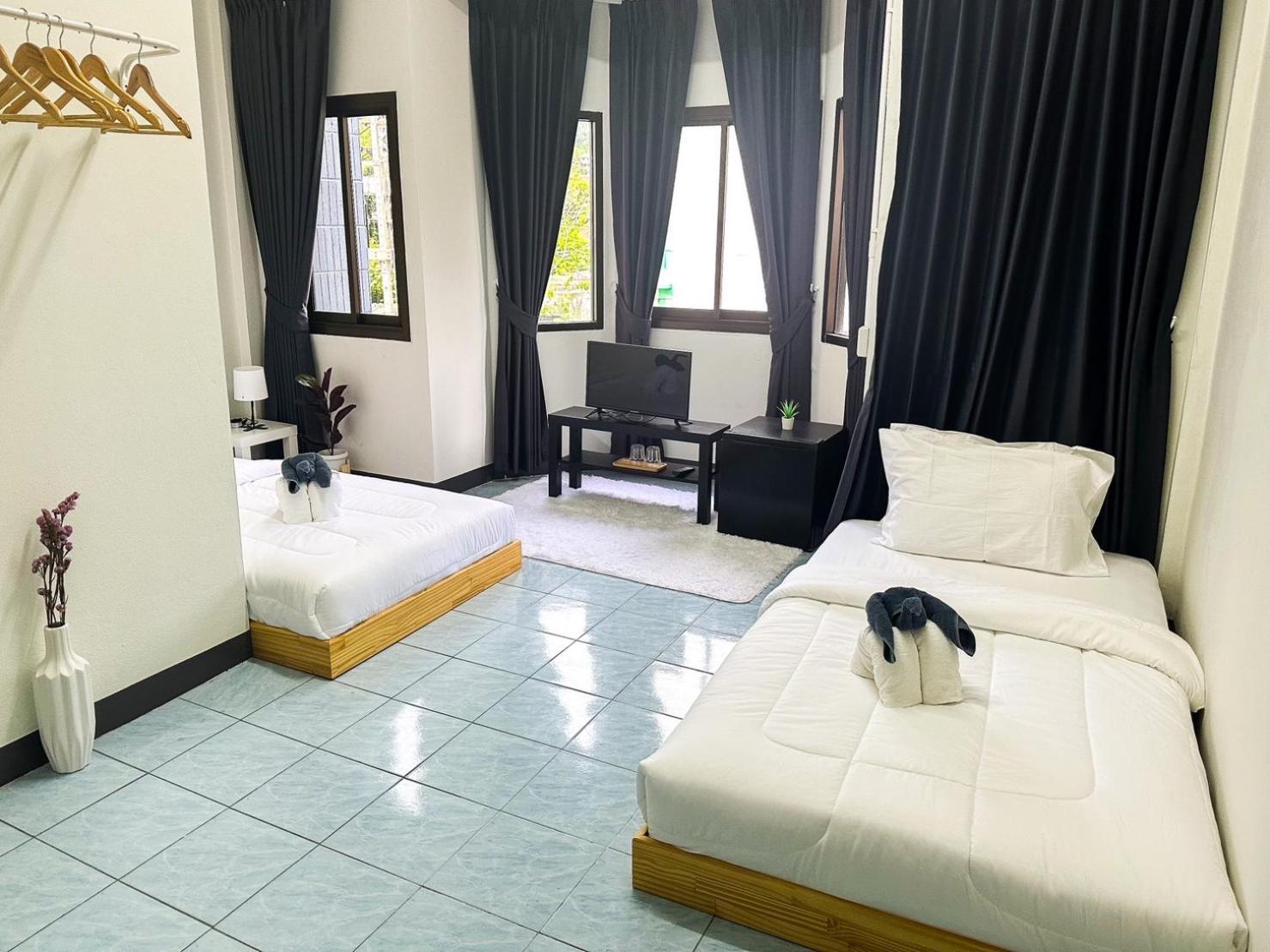 Montana Hotel & Hostel Phuket Karon Екстер'єр фото