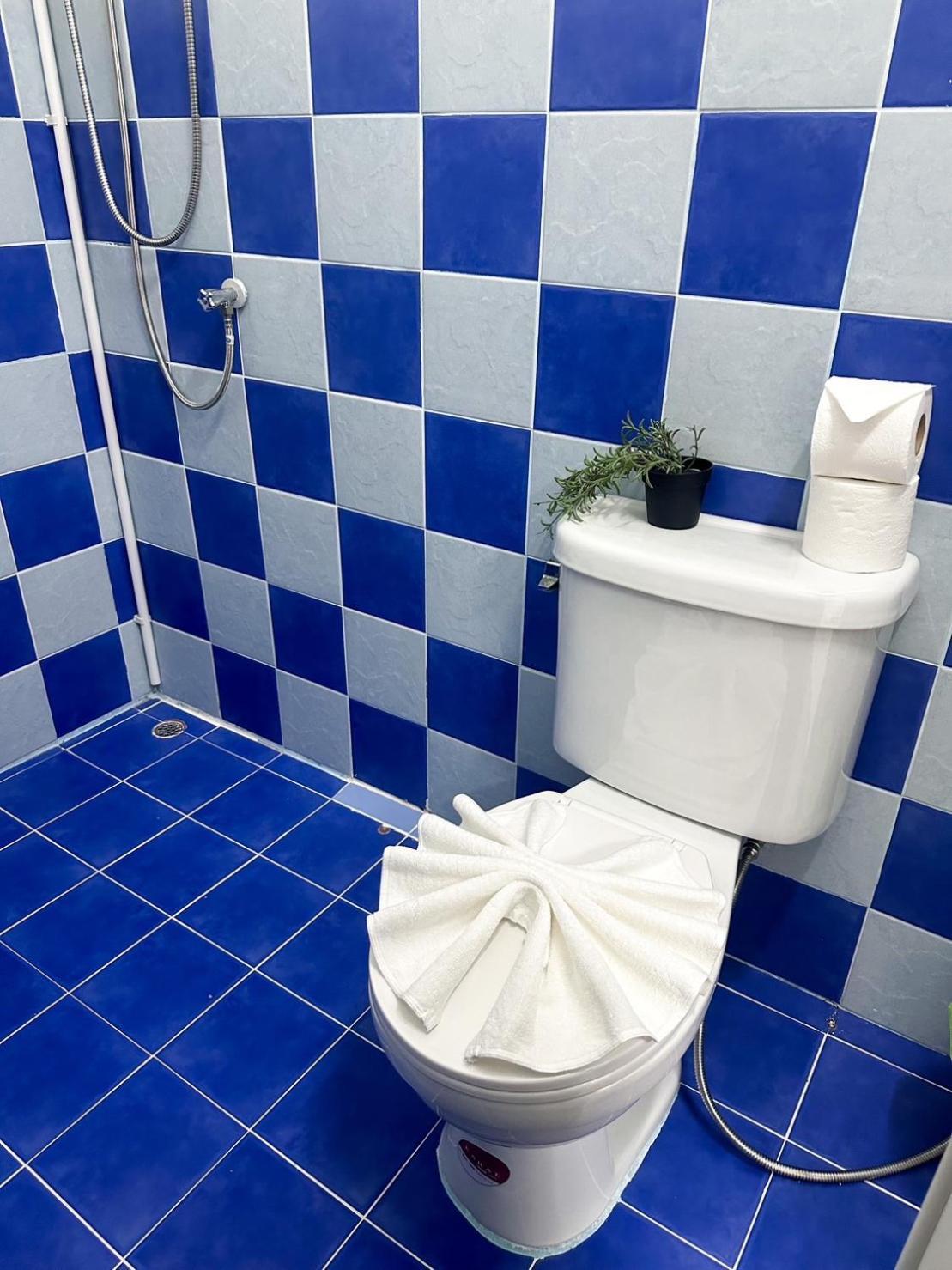 Montana Hotel & Hostel Phuket Karon Екстер'єр фото