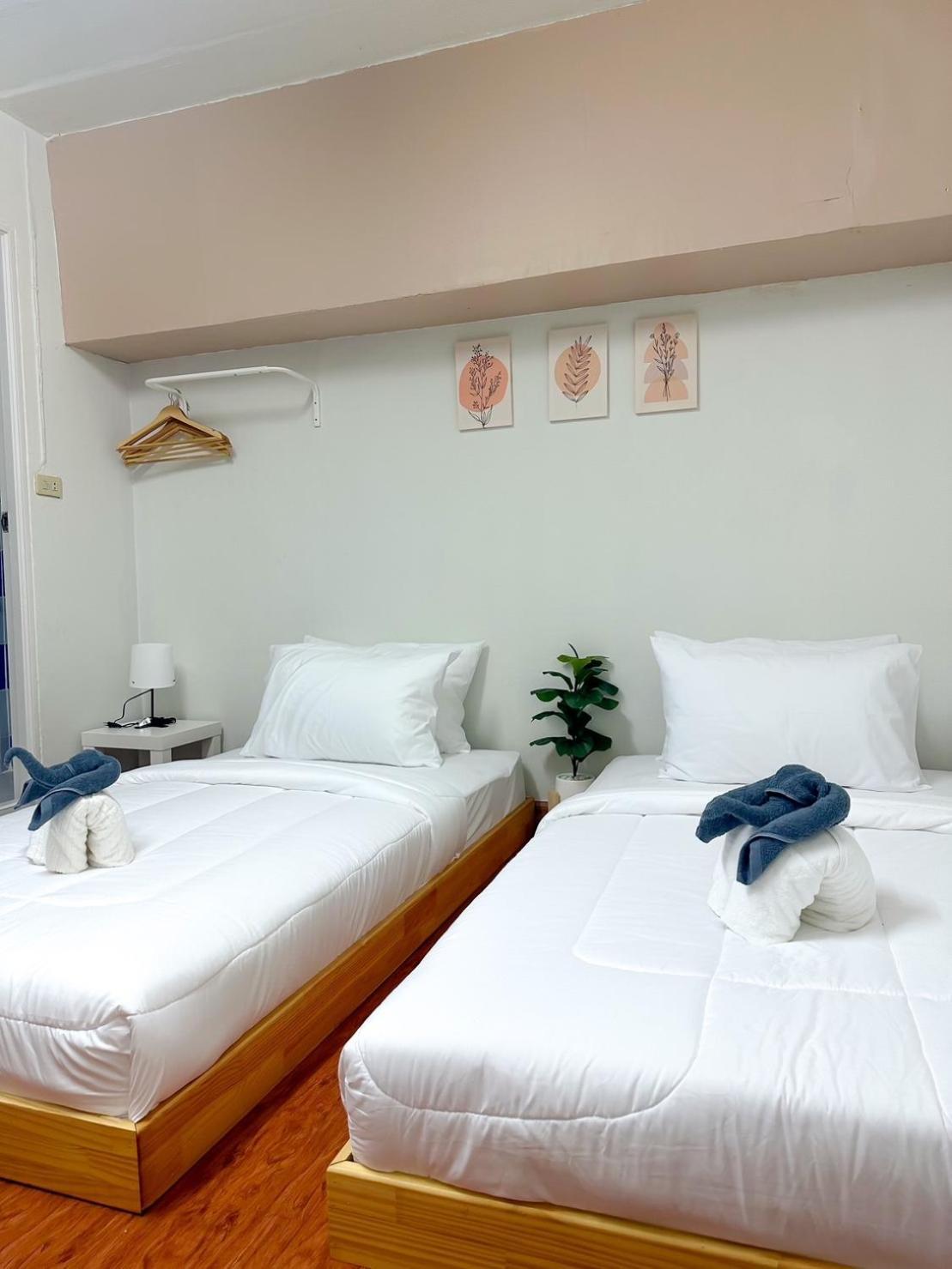 Montana Hotel & Hostel Phuket Karon Екстер'єр фото