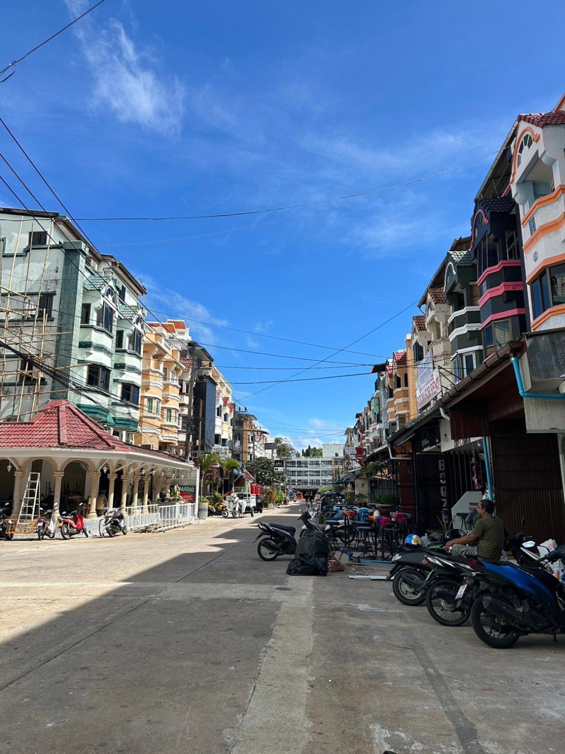 Montana Hotel & Hostel Phuket Karon Екстер'єр фото