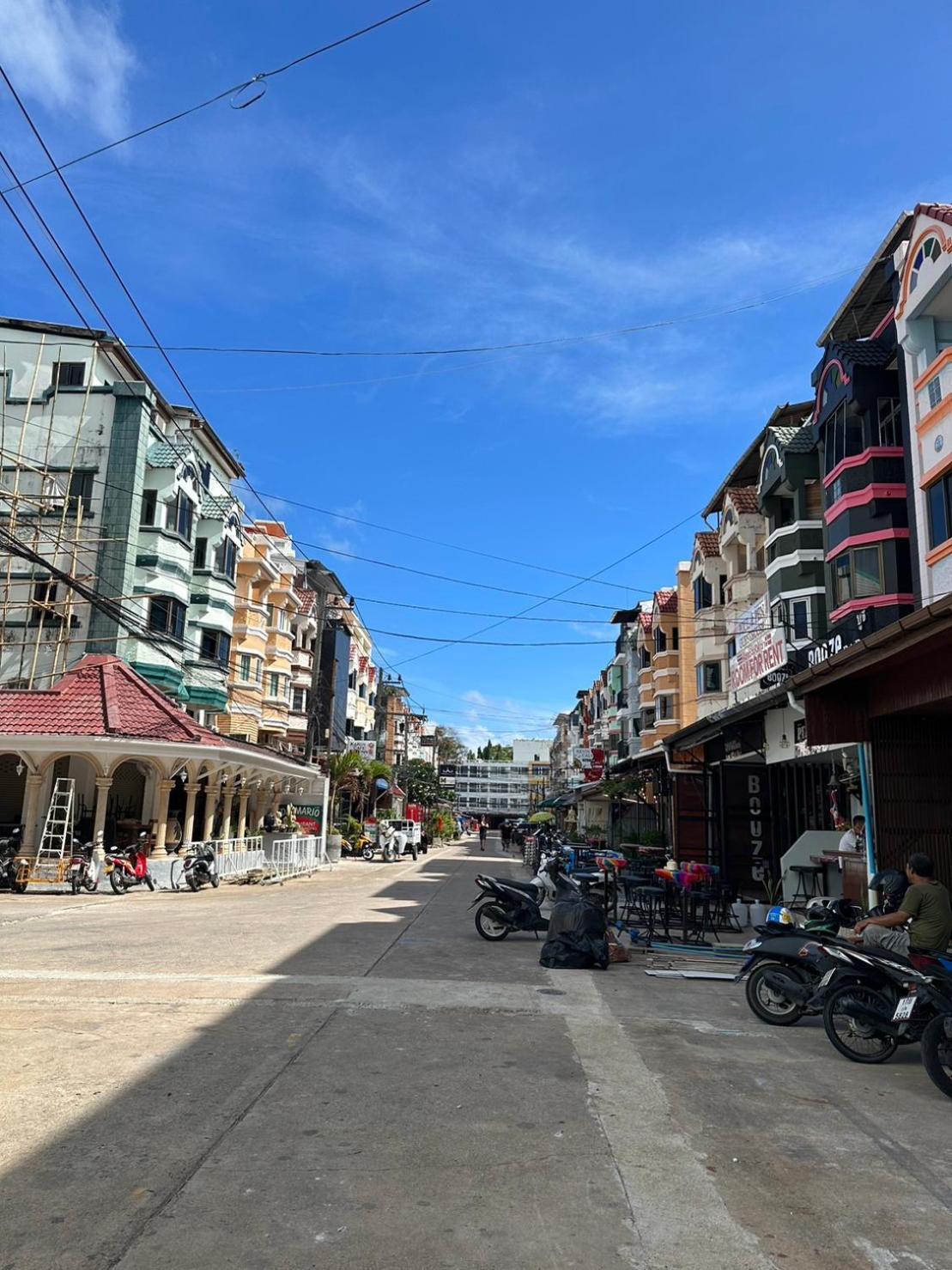 Montana Hotel & Hostel Phuket Karon Екстер'єр фото