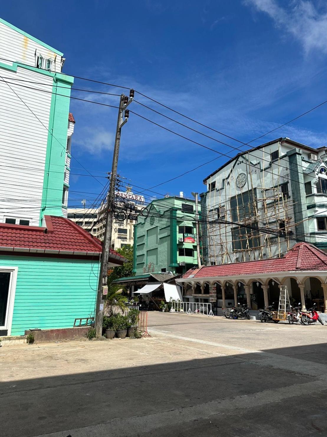 Montana Hotel & Hostel Phuket Karon Екстер'єр фото