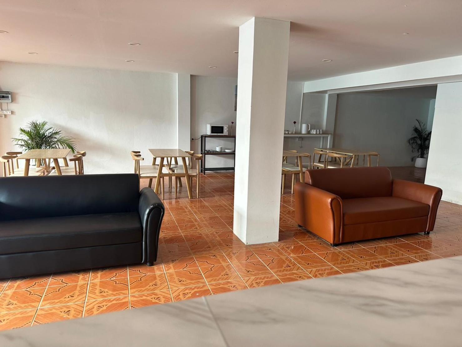 Montana Hotel & Hostel Phuket Karon Екстер'єр фото